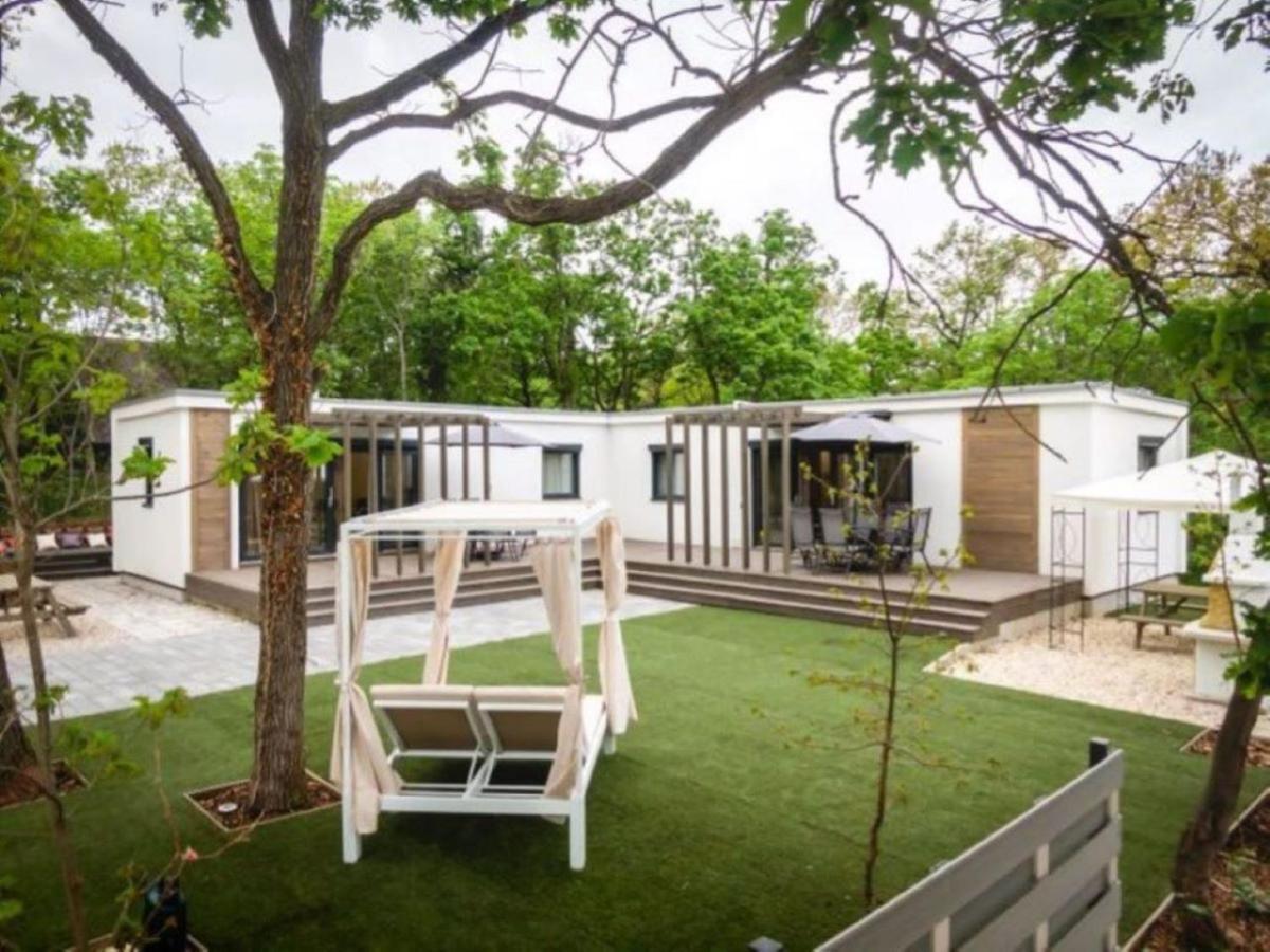 Bowery Guest Houses - Arnyas Vendeghazak Balatonalmadi Exterior photo