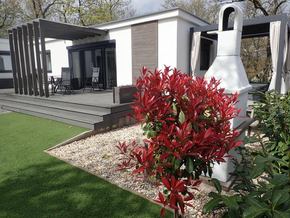 Bowery Guest Houses - Arnyas Vendeghazak Balatonalmadi Exterior photo